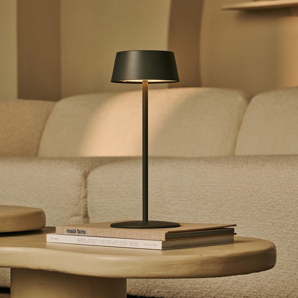 Hugo Olivgrön Uppladdningsbar Bordslampa