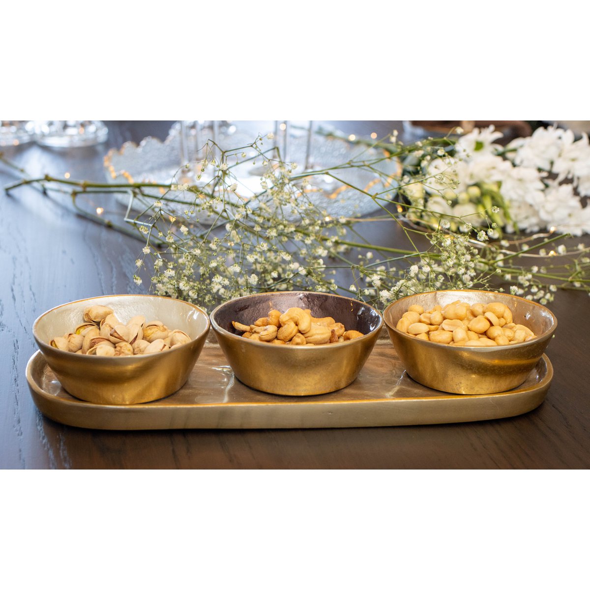 Aperitif set of 3 cups on oval plateau