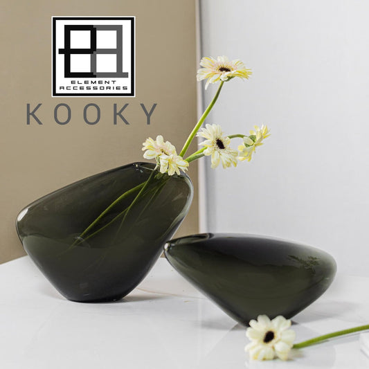 Långsträckt lyxig glasvas med innovativ organisk design, KOOKY13GR