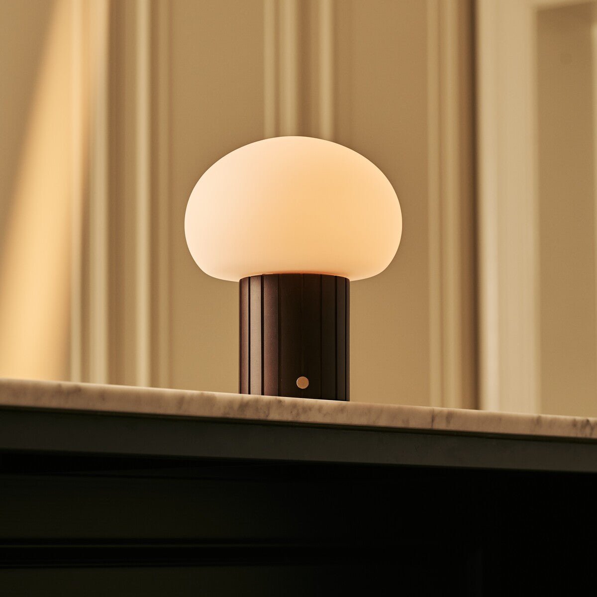 Pieter mörkbrun uppladdningsbar bordslampa