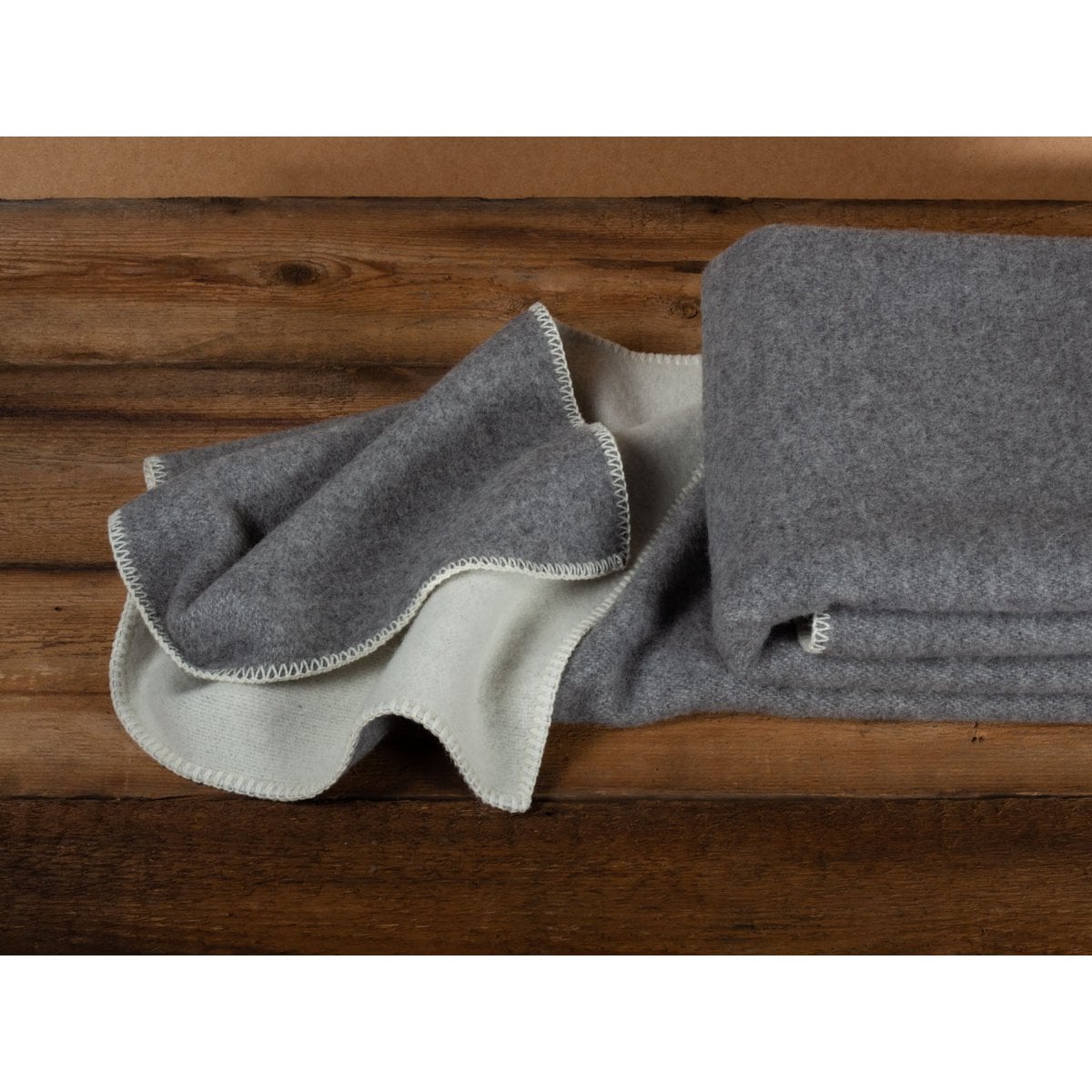 Wool bed runner WILD DOVE - 130 x 250 cm
