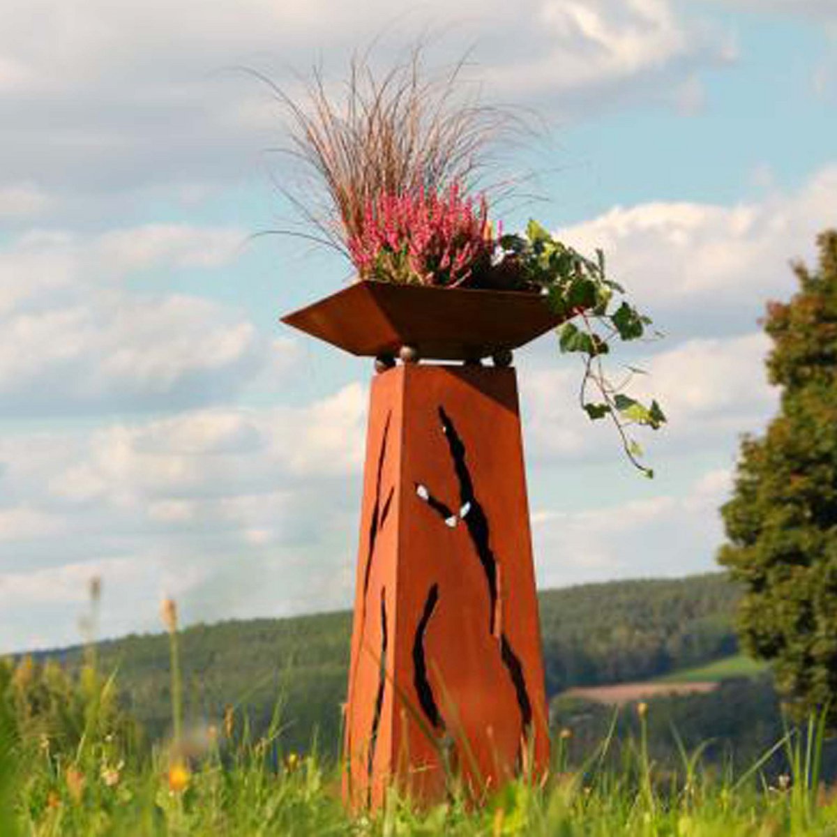 Patina column 1 m with cracks and various shells | Rust decoration plant column