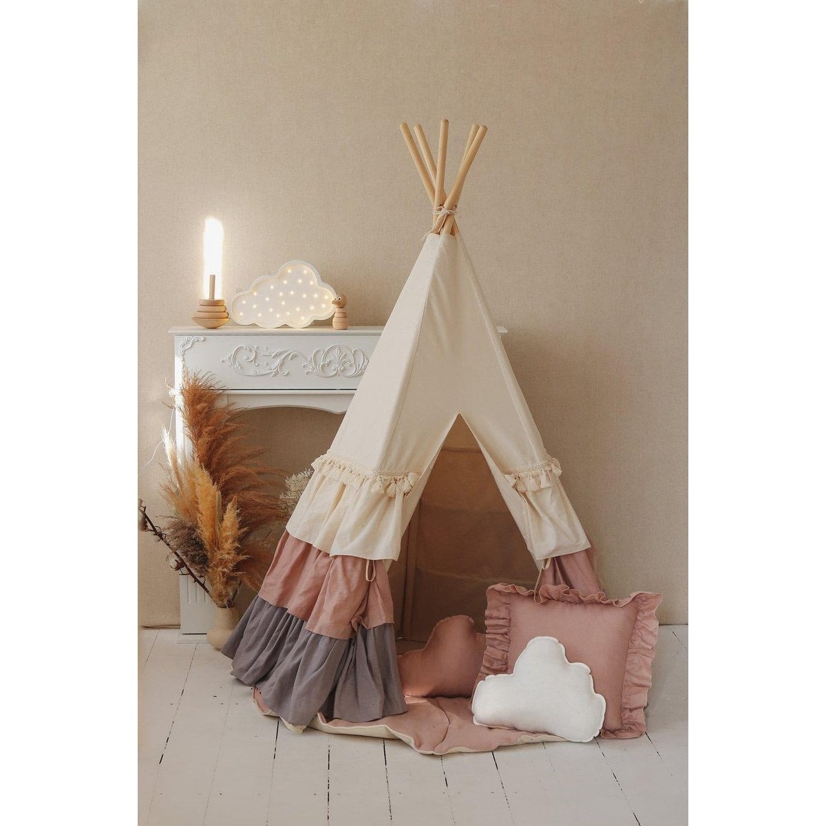 “Powder Frills” Teepee with Frills and "Powder Pink" Shell Mat Set