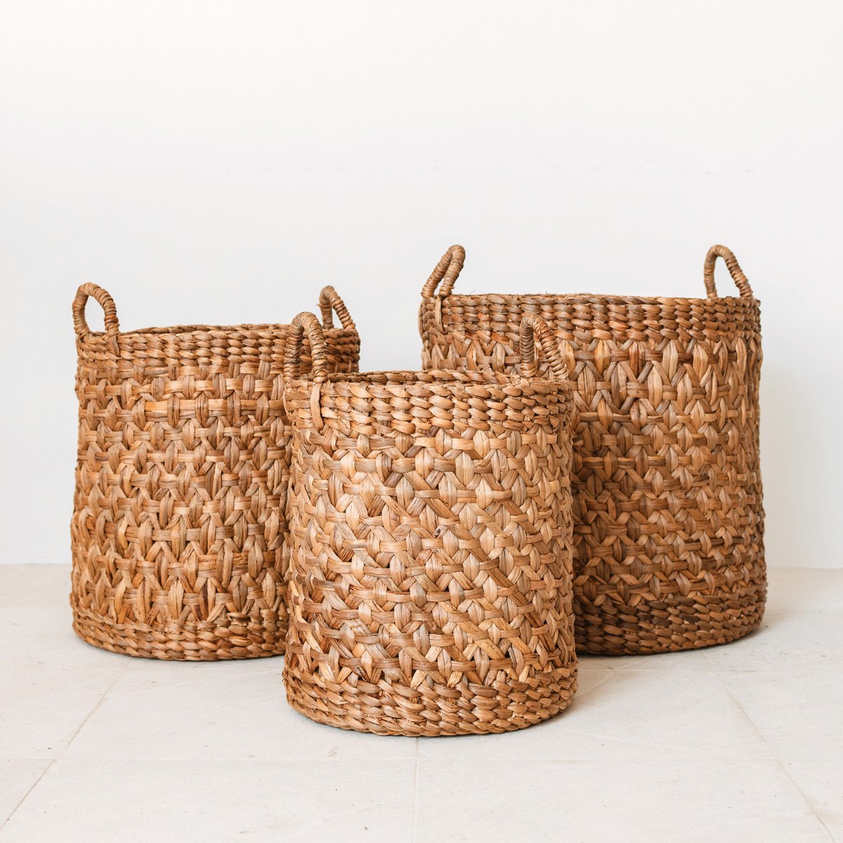 Round Woven Laundry Basket – Boho Plant Basket – Laundry Hamper Brown – Large Basket Made of Water Hyacinth RAJA (3 sizes Ø 35/40/50 cm)