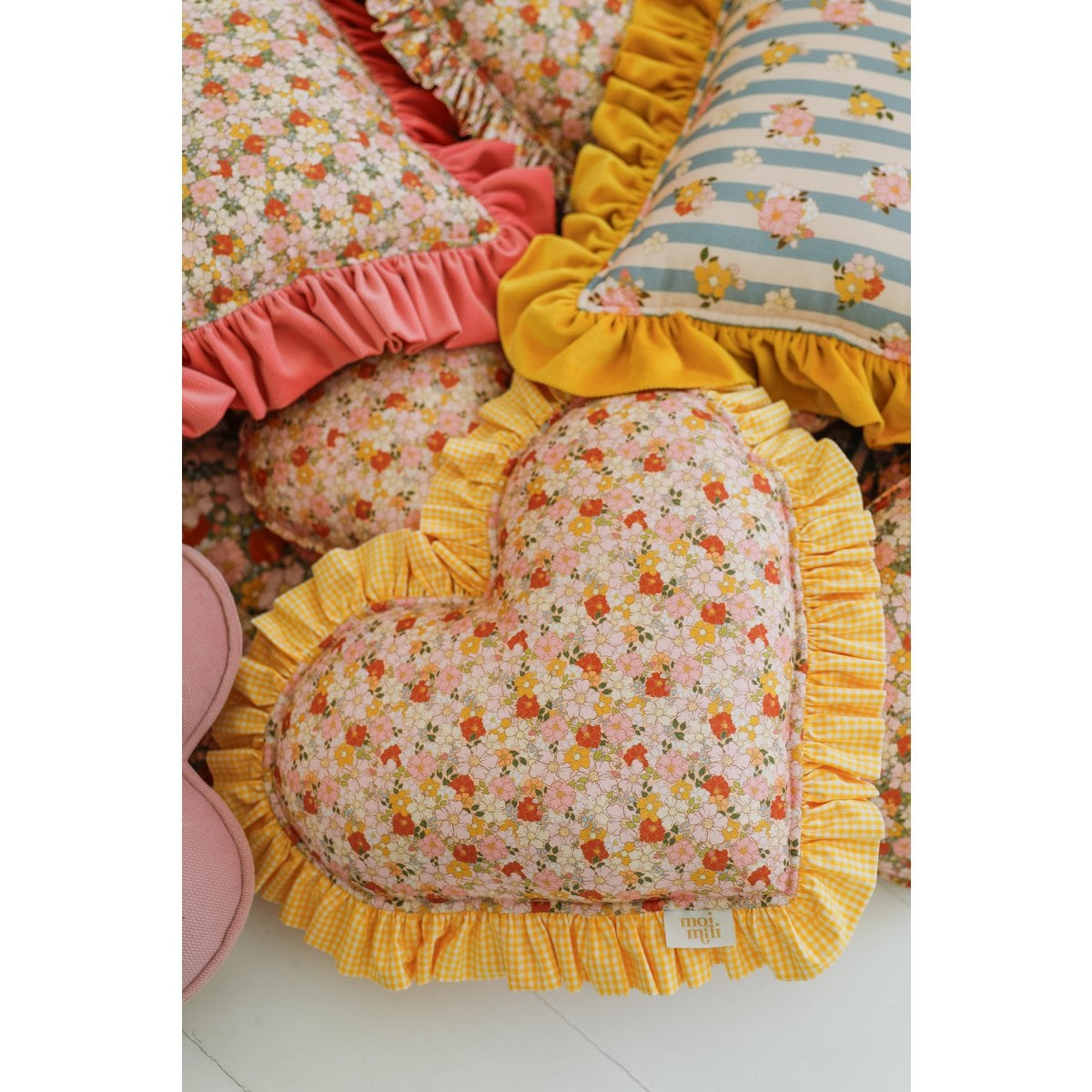 Decorative pillow with frill "summer garden"