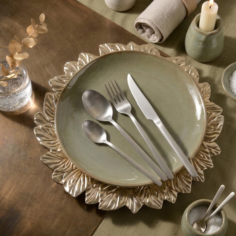 Housewife 24 Pieces Mat Silver