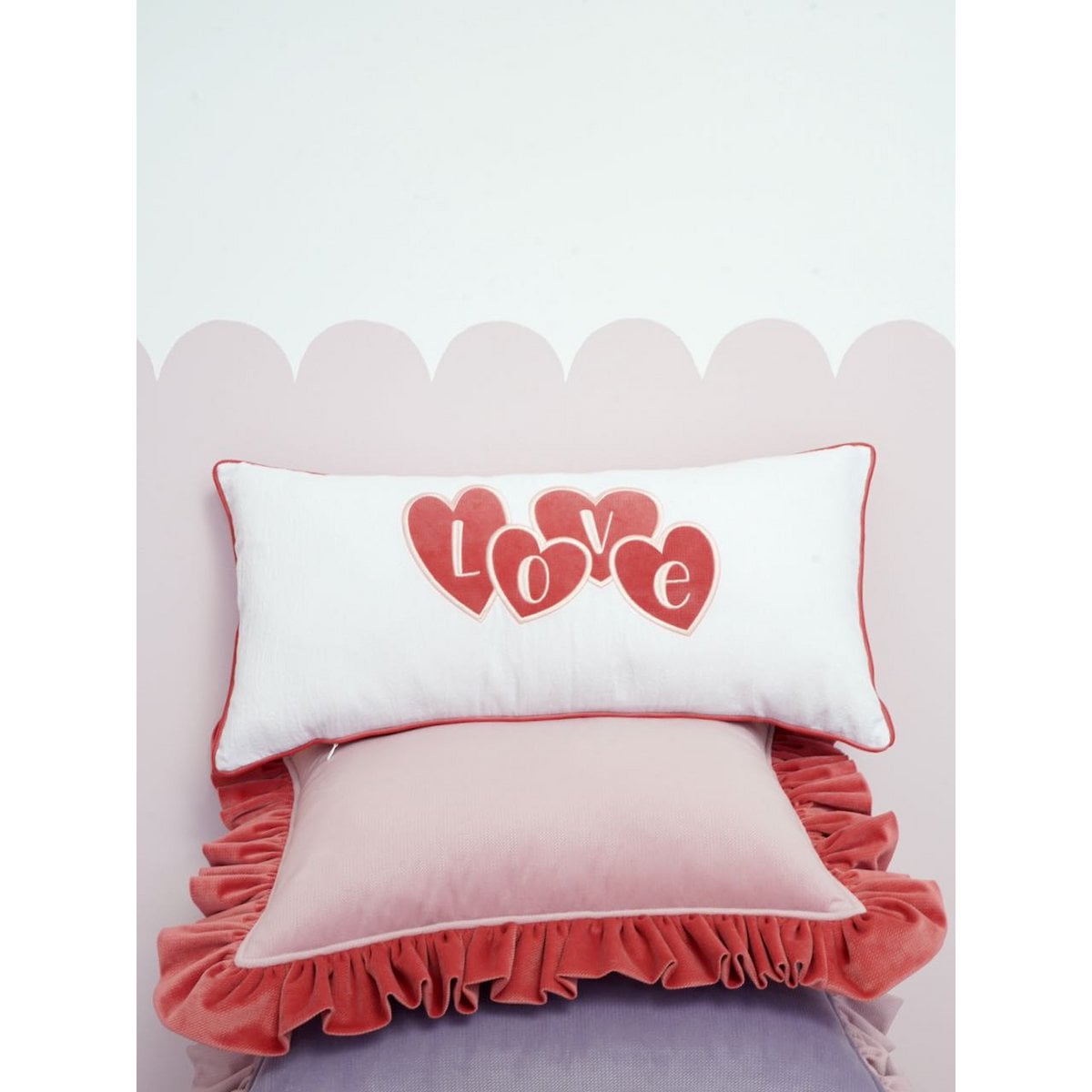 Decorative velvet pillow with frill "Raspberry smoothie"