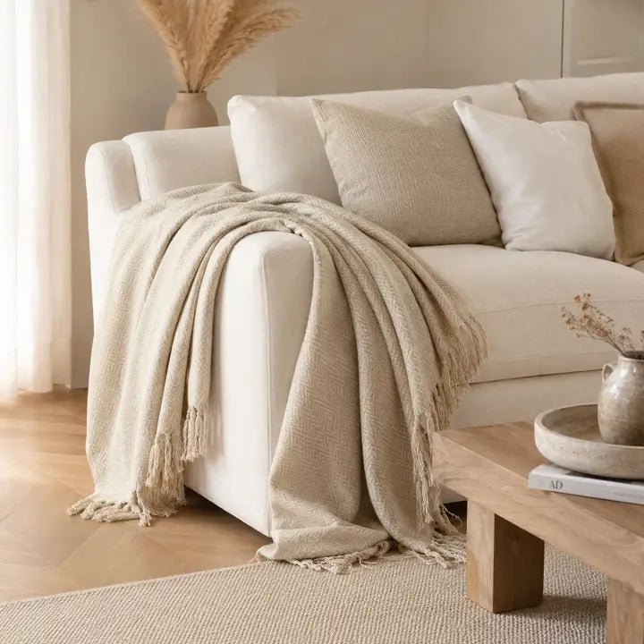 Warm Beige Plaid / Sofa Throw – Soft with Fringes – 130x150 cm – Urbane Hide