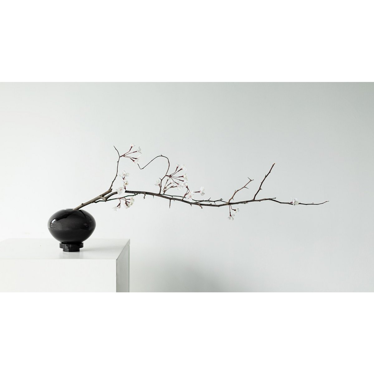 Vase ball shape innovative design, black glass, RUD00_Luxury Edition