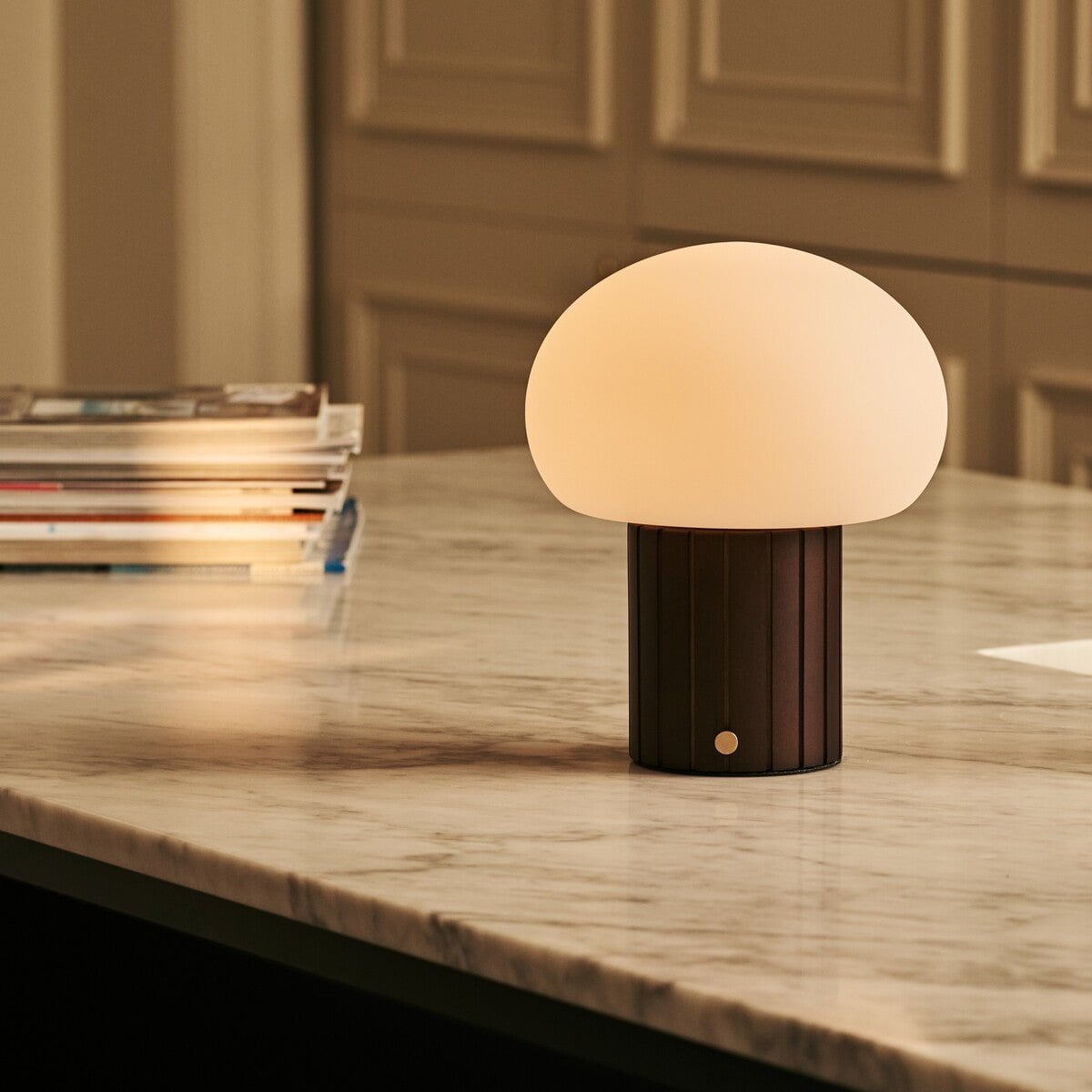 Pieter mörkbrun uppladdningsbar bordslampa