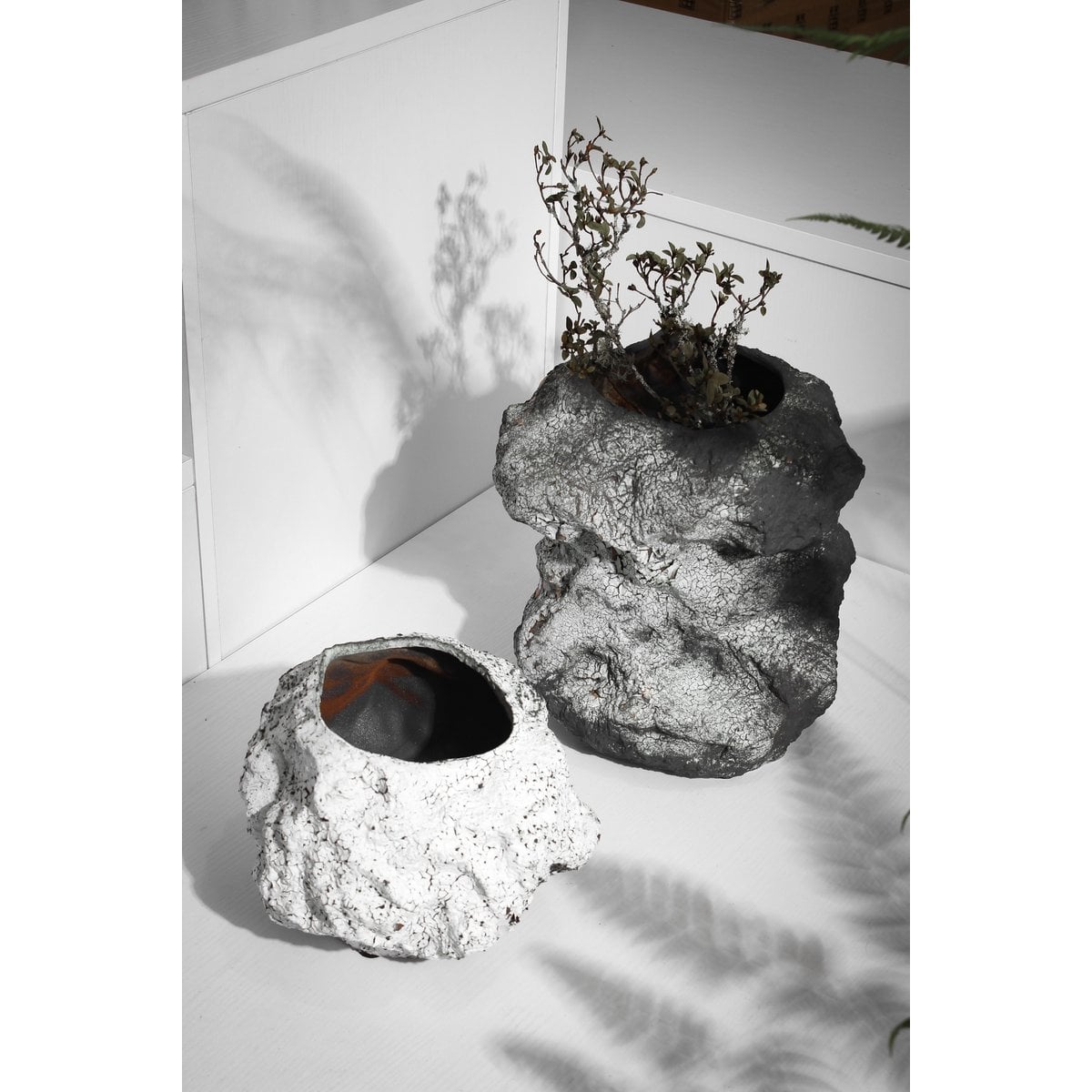 Ceramic vase w. look of rock, trendy natural design.CHU32ZW