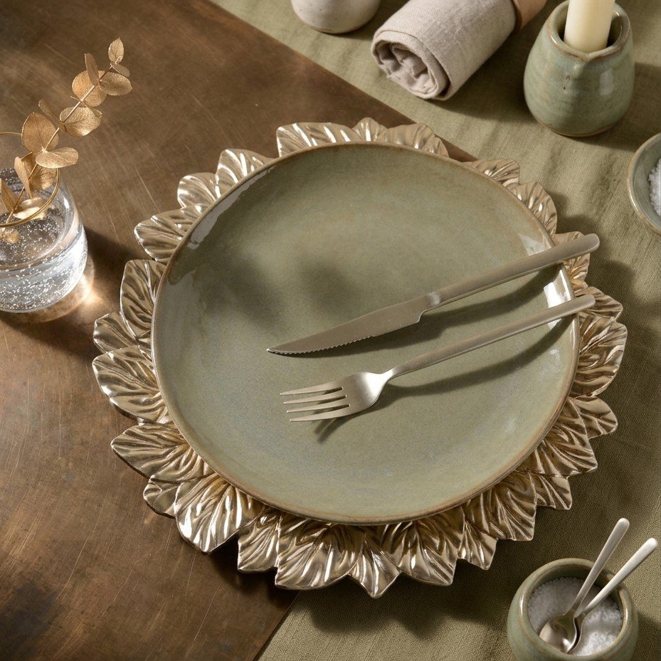 Housewife 24 Pieces Mat Silver