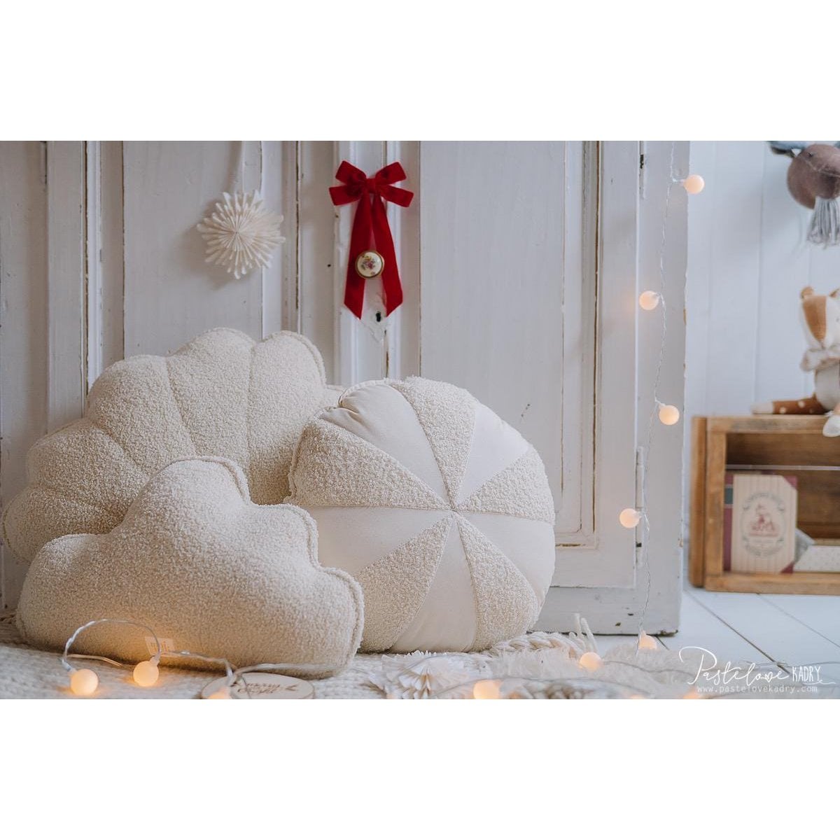 Fluffy Boucle shell pillow "white teddy"