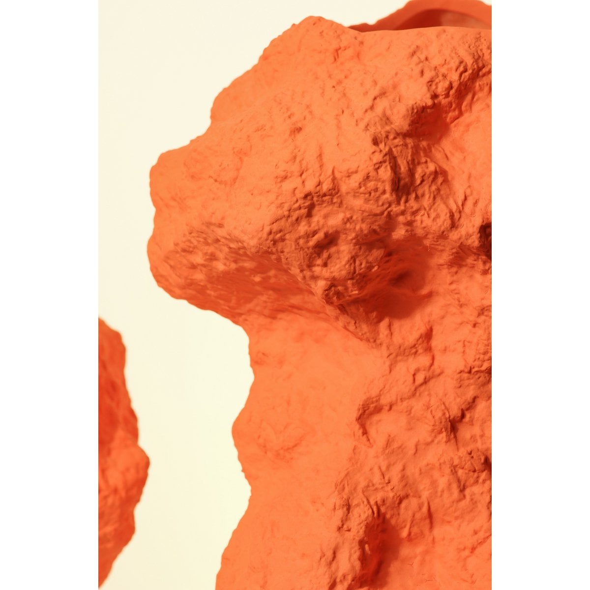 Ceramic vase w. look of rock, in trendy orange CHU32OR