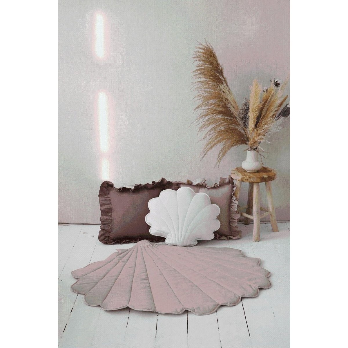 “Powder Frills” Teepee with Frills and "Powder Pink" Shell Mat Set