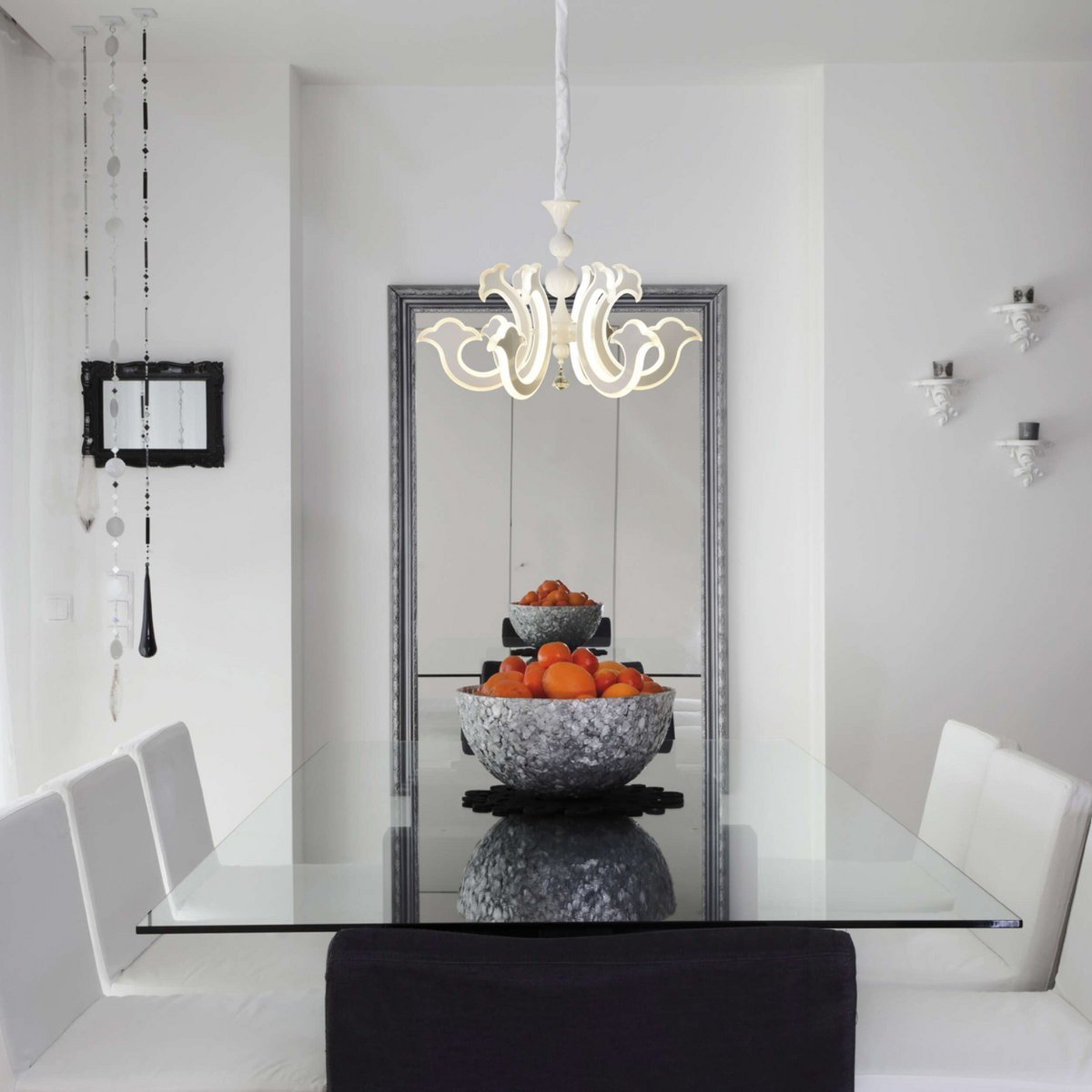 LED crown "Ludwig" white Ø 66cm, with firmly installed LEDs, metal in white